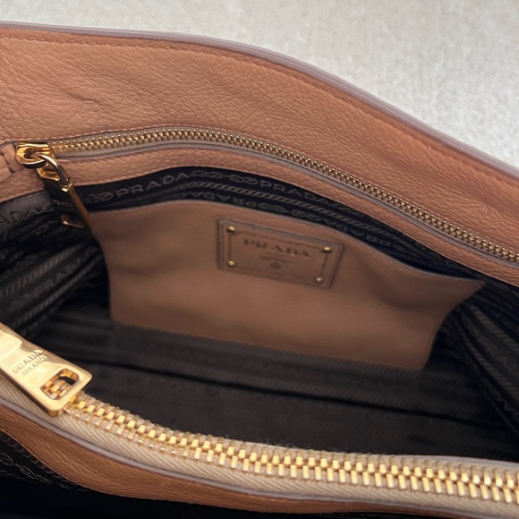 Prada Vitello Daino tote bag in camel - great pre-owned condition - Picture 8 of 16